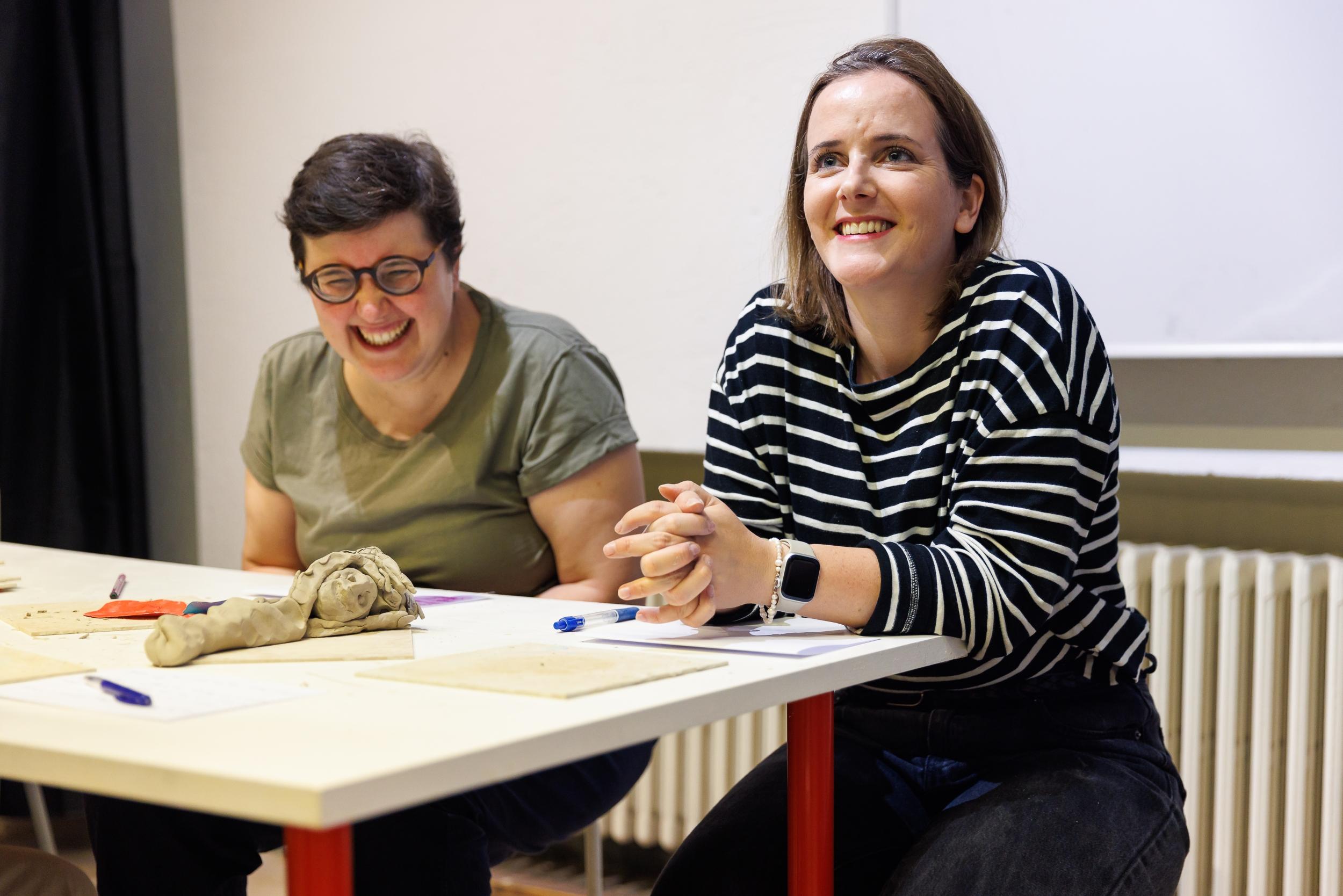 Modelez vos tasses ou pots en groupe