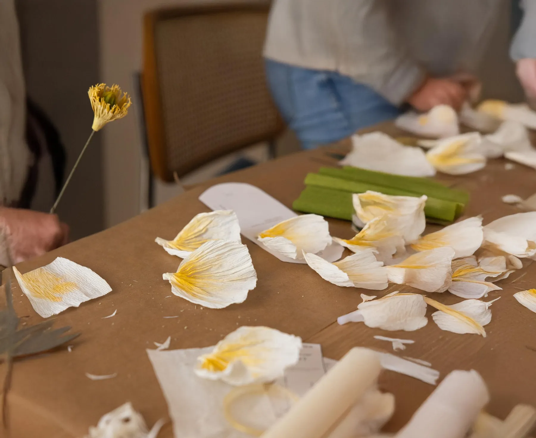 Confectionnez vos fleurs en papier avec Lisa et Julia - Image n°2 - Wecandoo