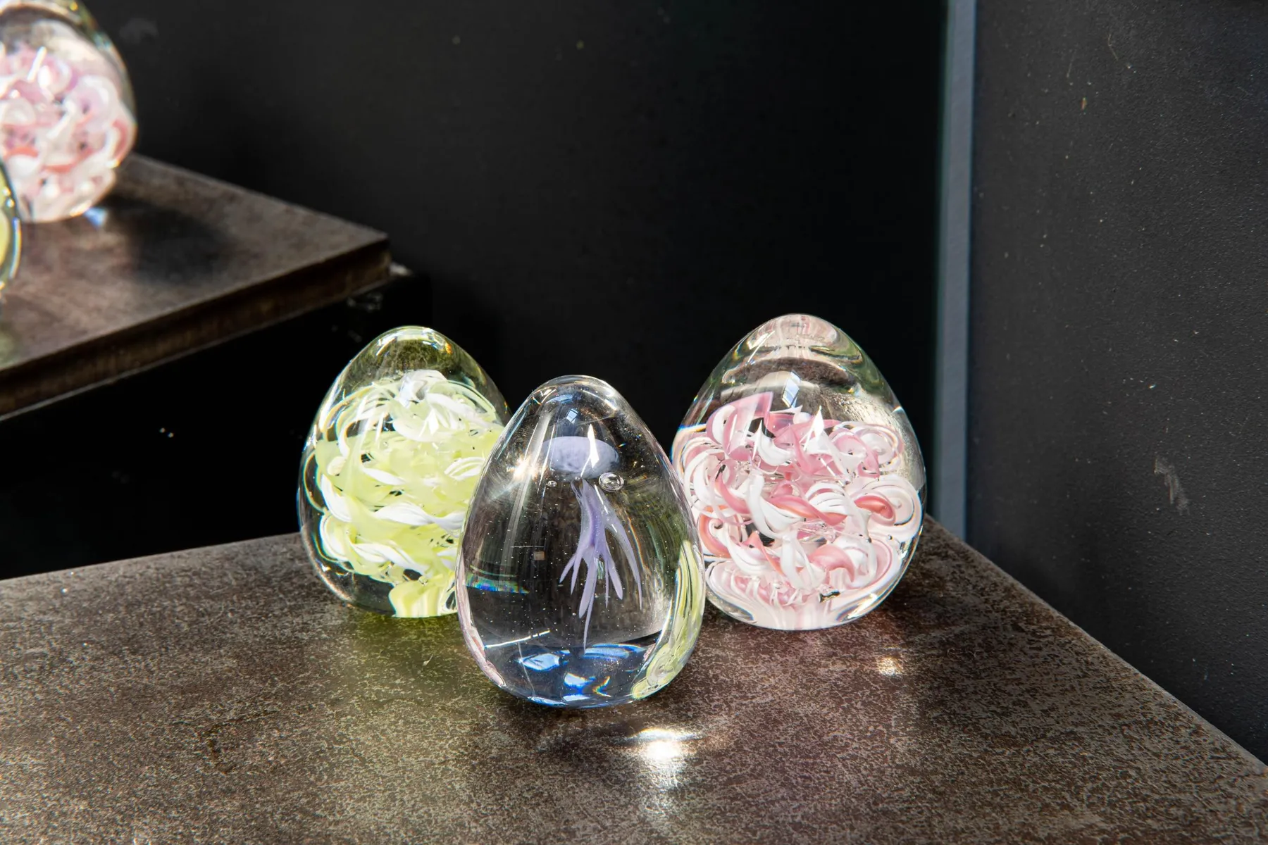 Initiez-vous au soufflage de verre en duo avec votre enfant accompagnés par Léonie et Erwann - Image n°2 - Wecandoo