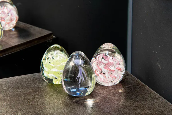 Initiez-vous au soufflage de verre en duo avec votre enfant accompagnés par Léonie et Erwann - Image n°2 - Wecandoo