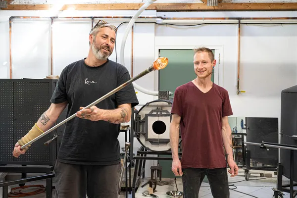 Initiez-vous au soufflage de verre avec Léonie et Erwann - Afbeelding nr. 1 - Wecandoo