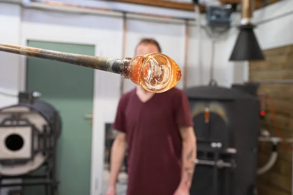 Initiez-vous au soufflage de verre avec Léonie et Erwann - Afbeelding nr. 3 - Wecandoo