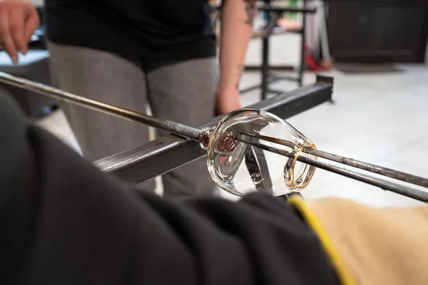 Initiez-vous au soufflage de verre avec Léonie et Erwann - Afbeelding nr. 2 - Wecandoo