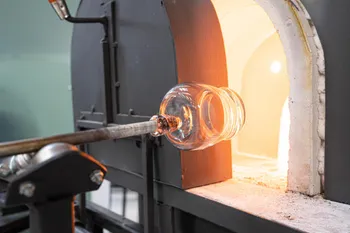 Initiez-vous au soufflage de verre à la canne