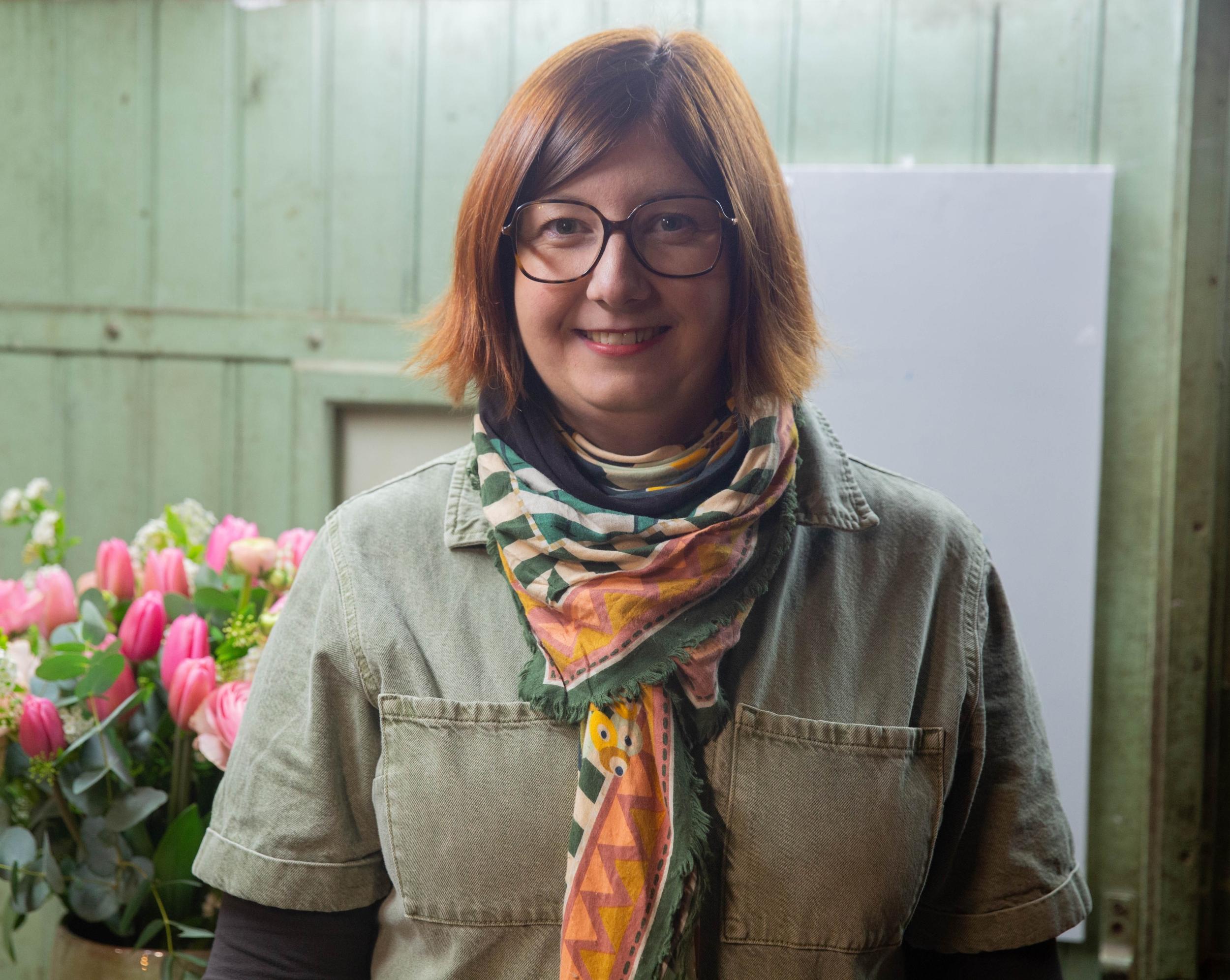 Réalisez votre cloche en fleurs séchées avec Mélanie - Image n°7 - Wecandoo