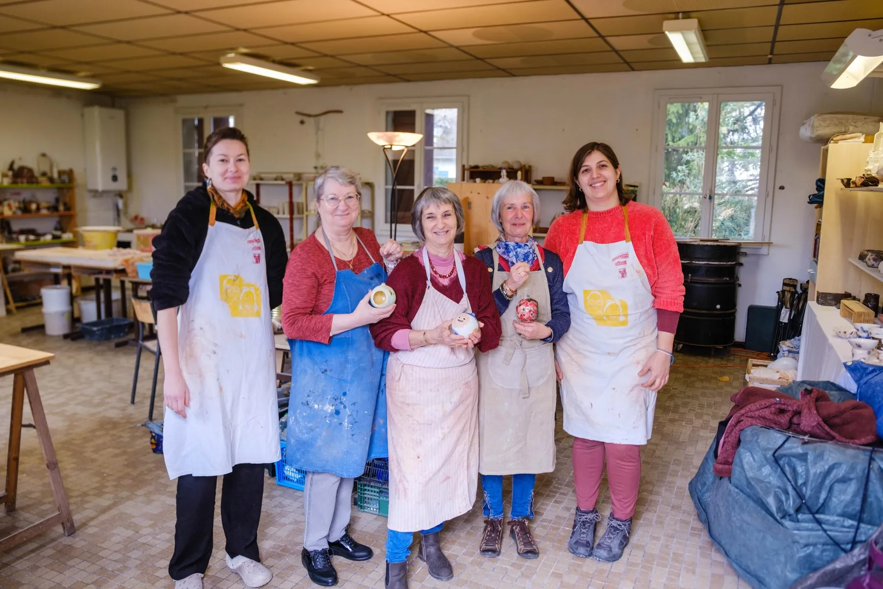 Décorez votre pièce en céramique autour d'un goûter ou d'un apéro avec Hanna et Alice - Image n°4 - Wecandoo