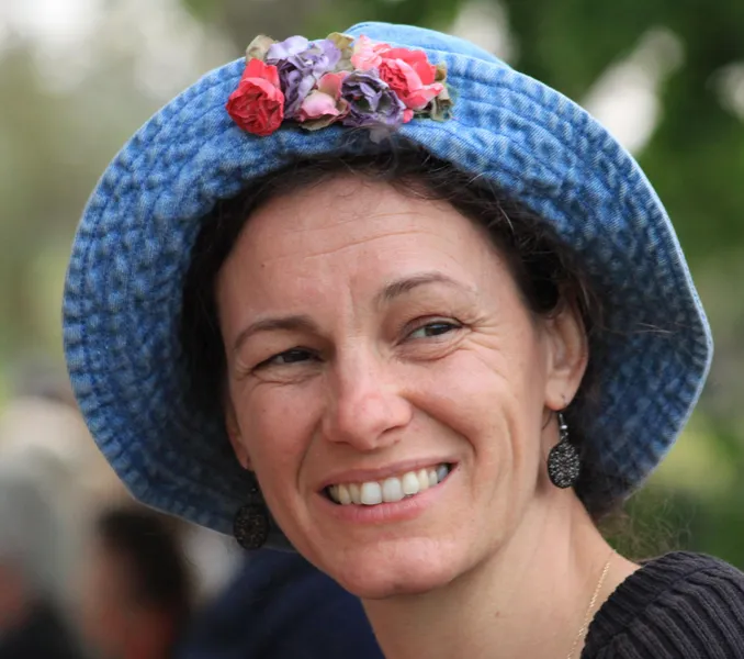 Sylvie : Pépiniériste de rosiers anciens à Avignon