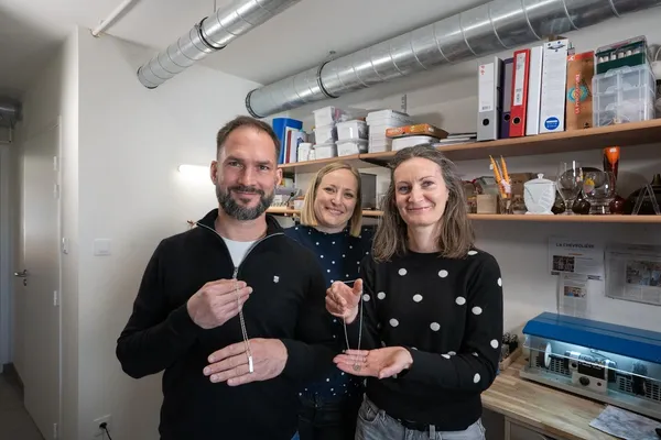 Fabriquez votre collier en argent avec Marie - Image n°5 - Wecandoo