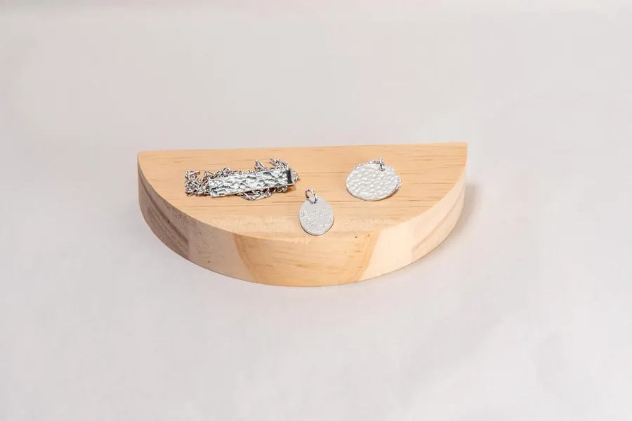 Fabriquez votre collier en argent avec Marie - Image n°1 - Wecandoo