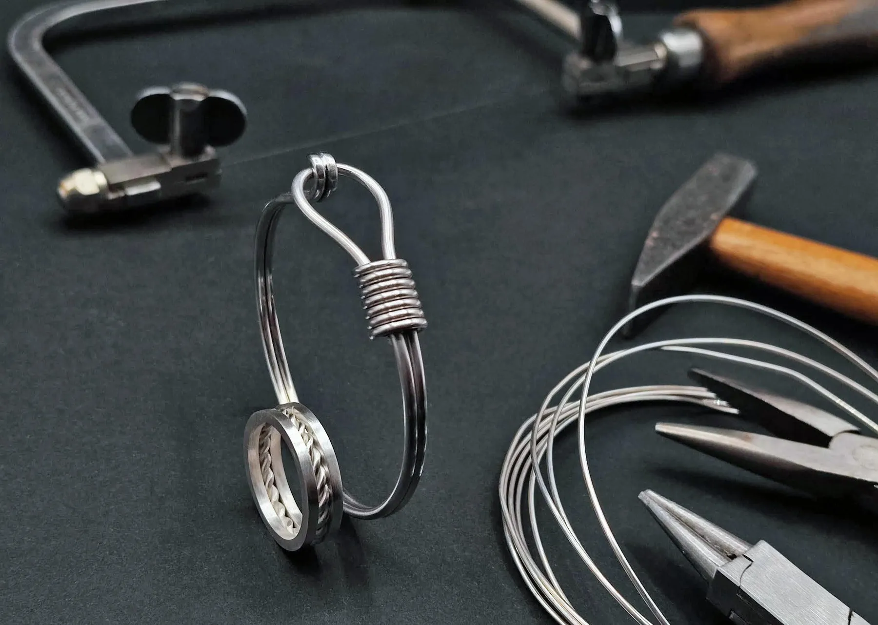 Fabriquez votre bague ou bracelet en argent pour homme avec Océane - Image n°1 - Wecandoo