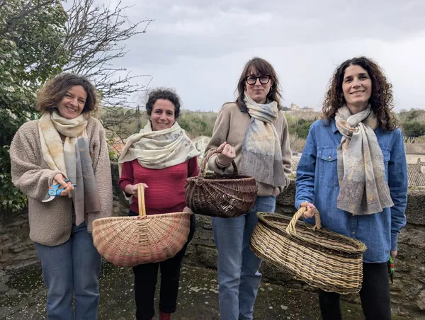 Découvrez les plantes sauvages et initiez-vous aux impressions végétales sur une journée avec Abigaël - Image n°3 - Wecandoo