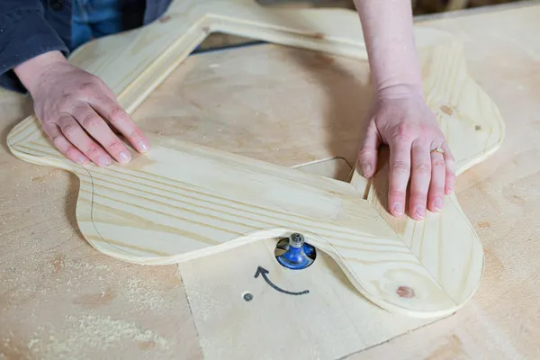 Réalisez votre miroir en bois avec Romain et Justine - Image n°3 - Wecandoo