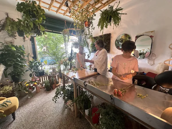 Réalisez votre couronne murale en fleurs séchées avec Stéphanie - Image n°4 - Wecandoo