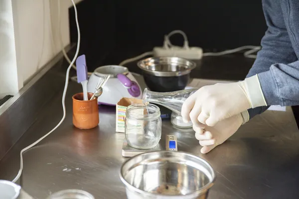 Réalisez un macérat huileux et un baume cosmétique avec Marie - Afbeelding nr. 2 - Wecandoo