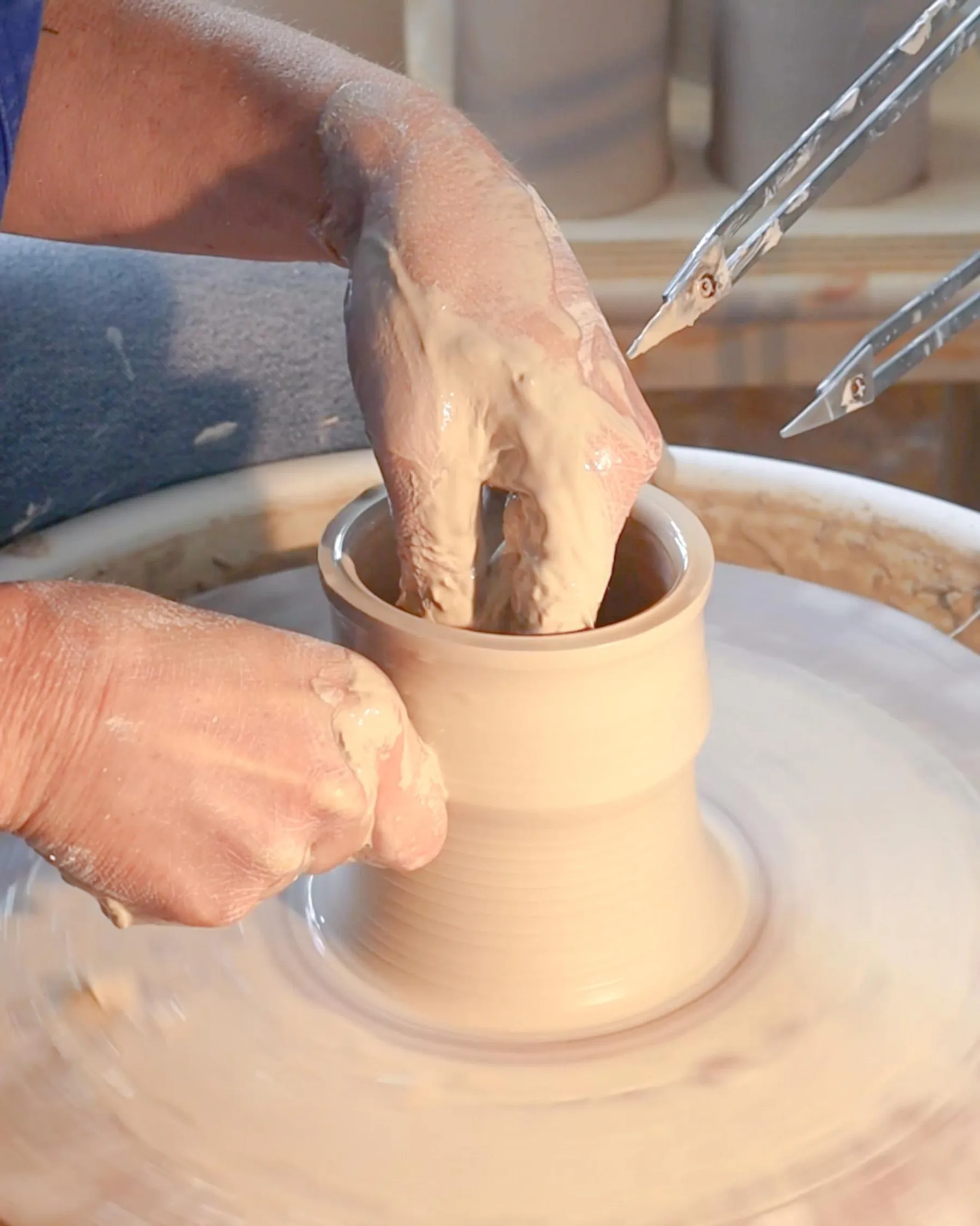 Initiez-vous au tour de potier avec Amélie - Image n°1 - Wecandoo