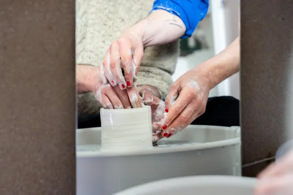 Initiez-vous au tour de potier avec Amélie - Image n°5 - Wecandoo