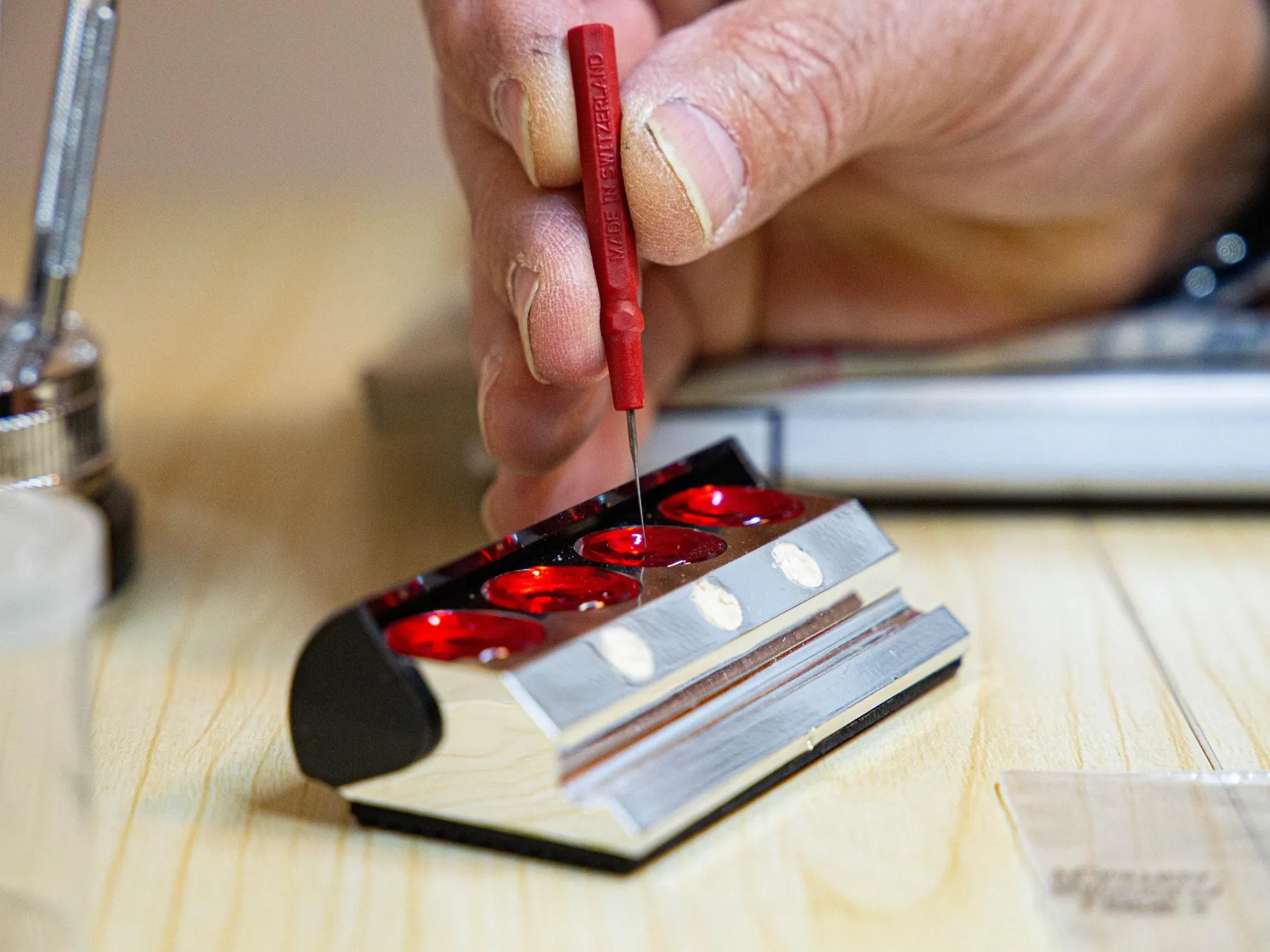 Initiez-vous à l'horlogerie avec Philippe et son équipe - Image n°3 - Wecandoo