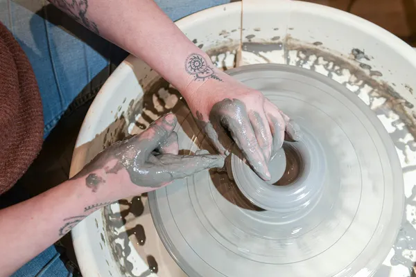 Initiez-vous au tour et au modelage en duo avec votre enfant accompagnés par Anne - Image n°4 - Wecandoo