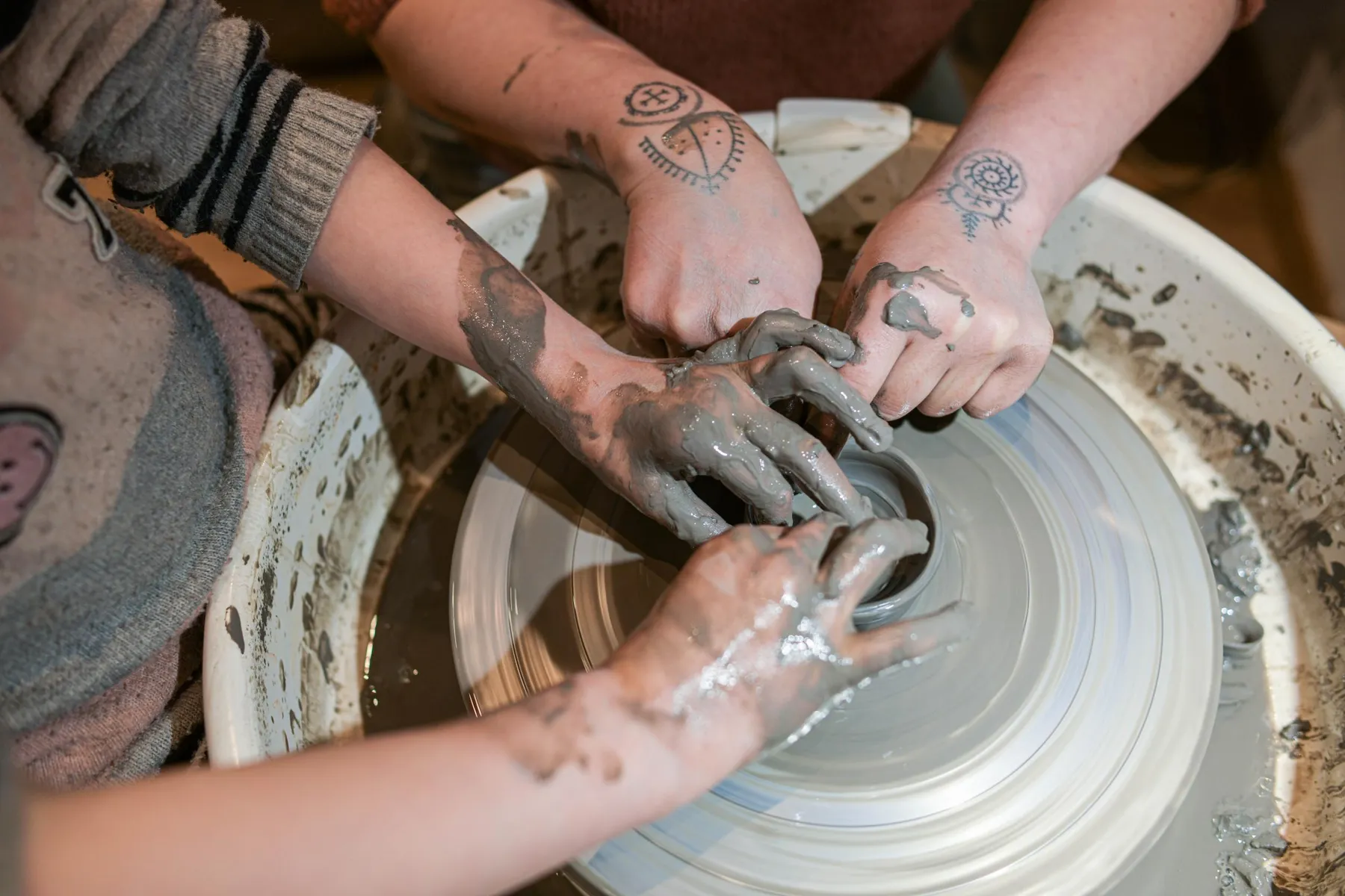 Initiez-vous au tour et au modelage en duo avec votre enfant accompagnés par Anne - Afbeelding nr. 1 - Wecandoo