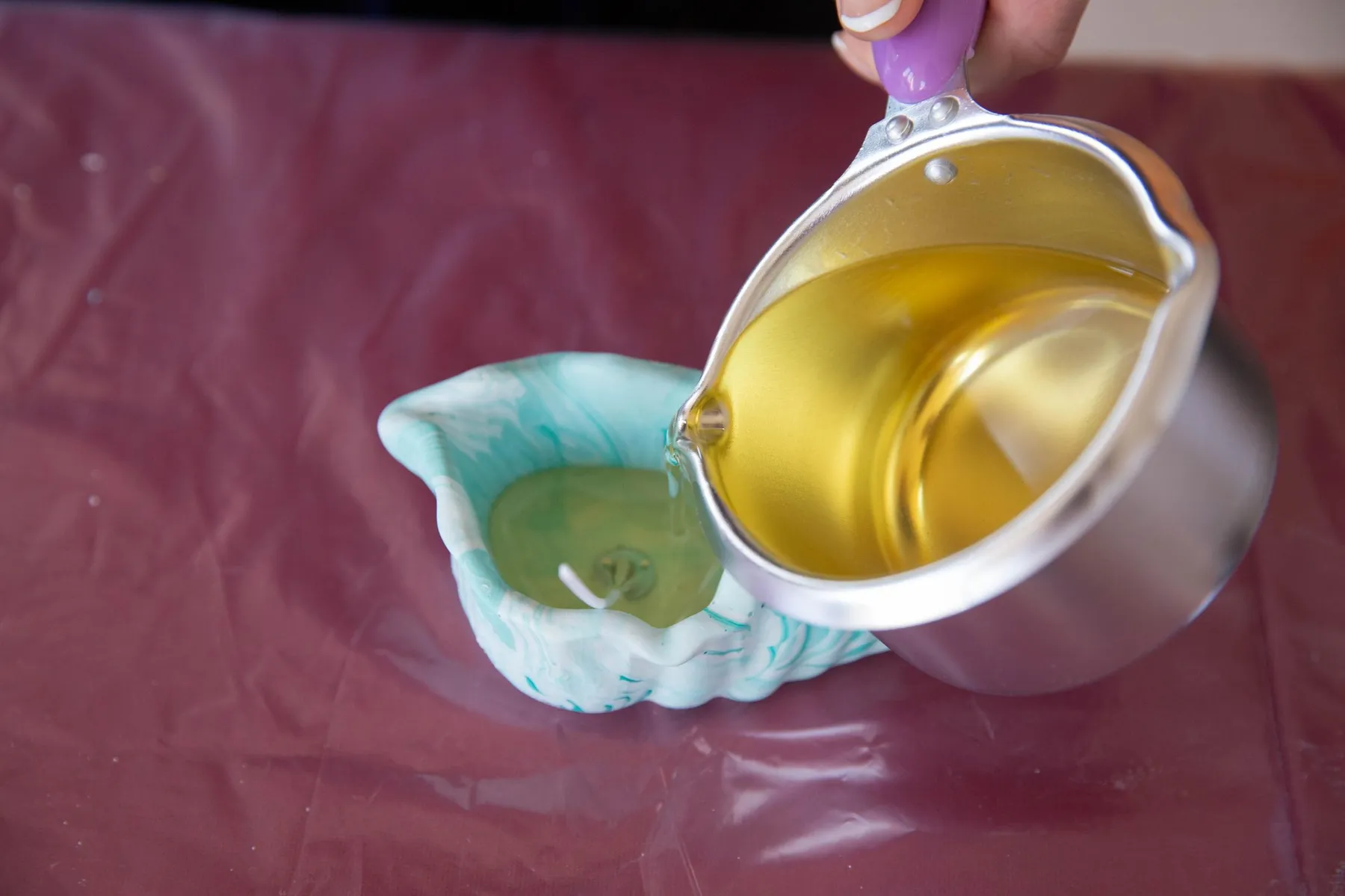 Réalisez votre bougie coquillage en jesmonite avec Laura - Image n°2 - Wecandoo