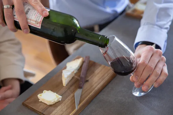 Initiez-vous à la dégustation de fromages avec Albéric - Afbeelding nr. 4 - Wecandoo