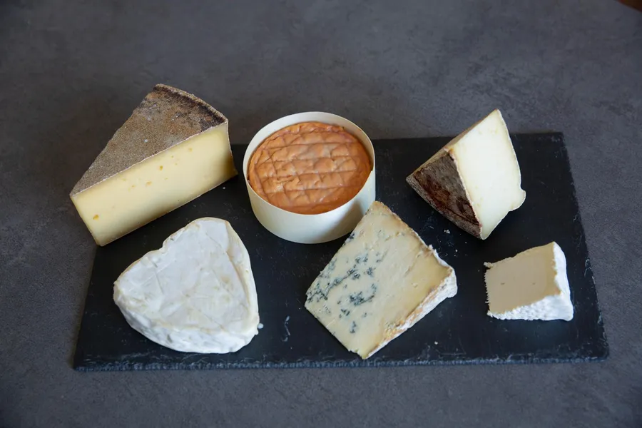 Initiez-vous à la dégustation de fromages avec Albéric - Afbeelding nr. 1 - Wecandoo