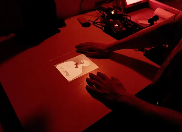 Apprenez à tirer vos photos argentiques en chambre noire avec Hervé - Image n°5 - Wecandoo