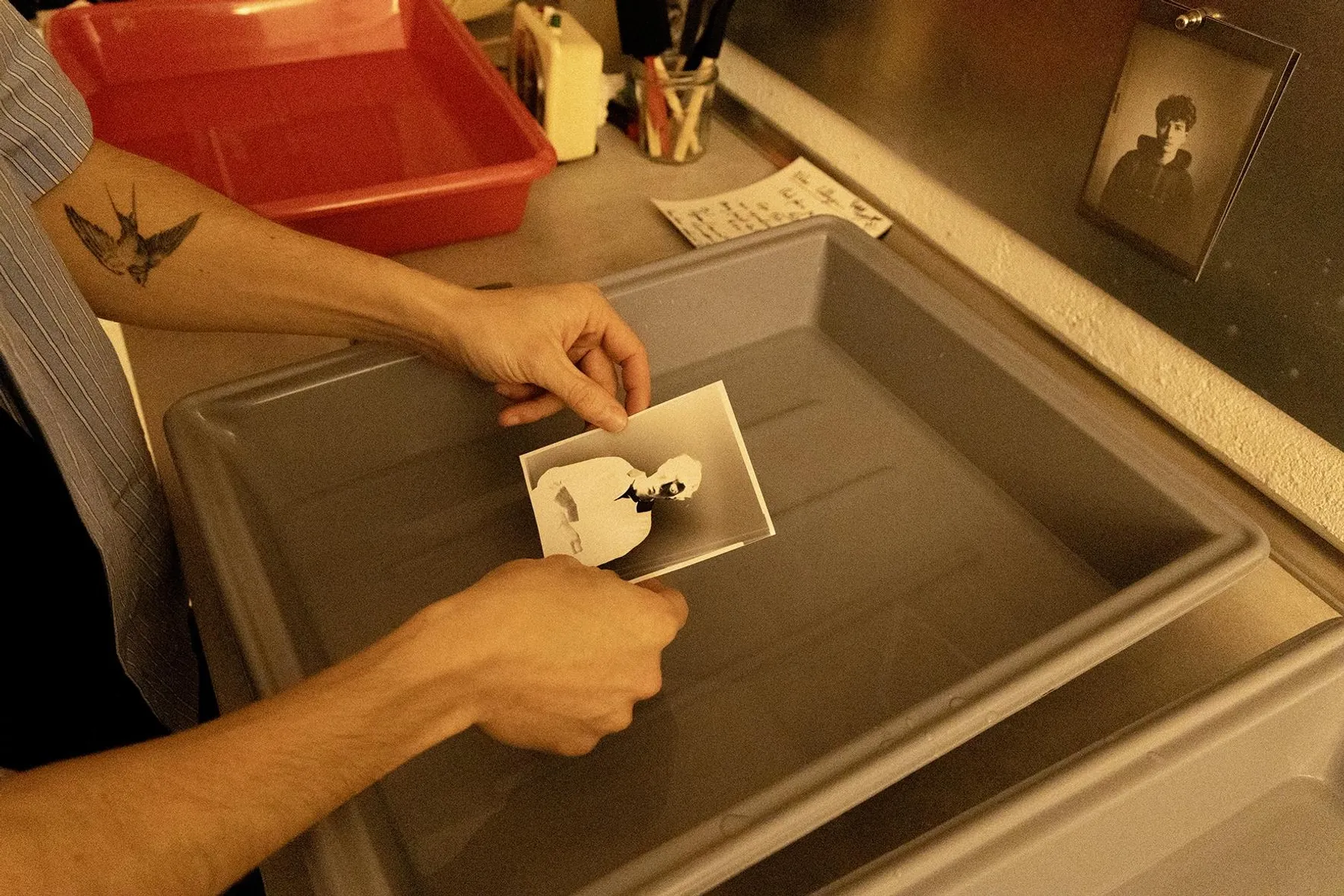 Apprenez à tirer vos photos argentiques en chambre noire avec Hervé - Image n°3 - Wecandoo