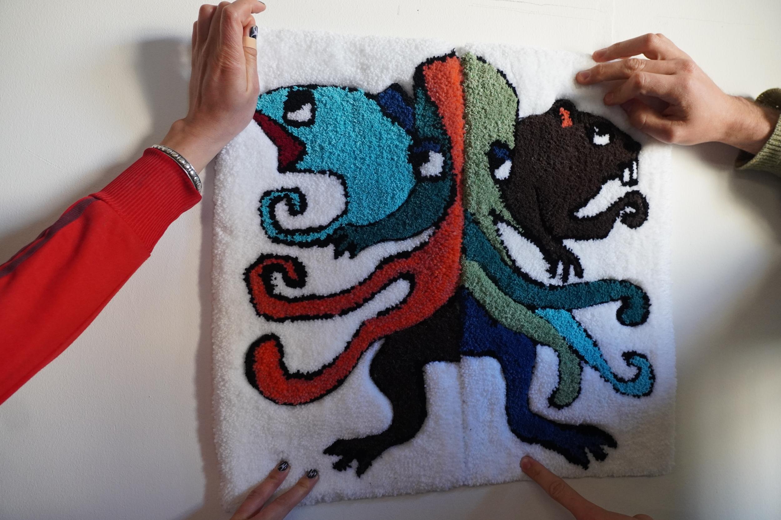 Tuftez un tapis collectif en groupe