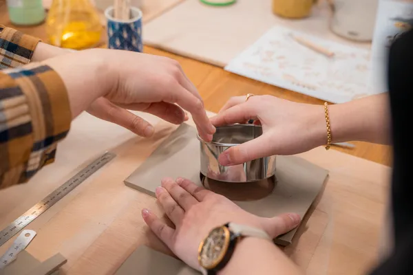 Réalisez votre luminaire en céramique avec Colette - Image n°2 - Wecandoo