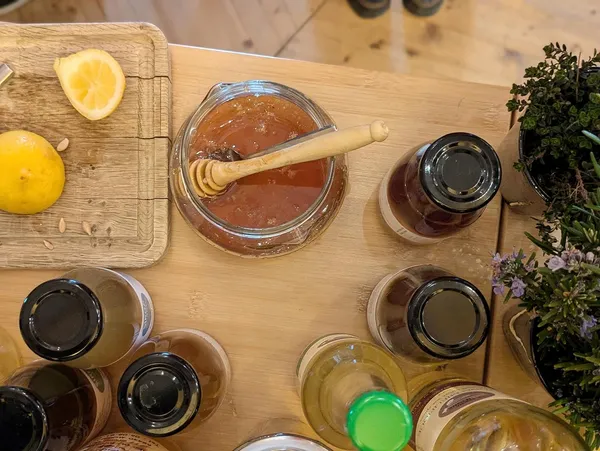 Captivez votre équipe et découvrez le monde des abeilles avec Estelle - Image n°2 - Wecandoo