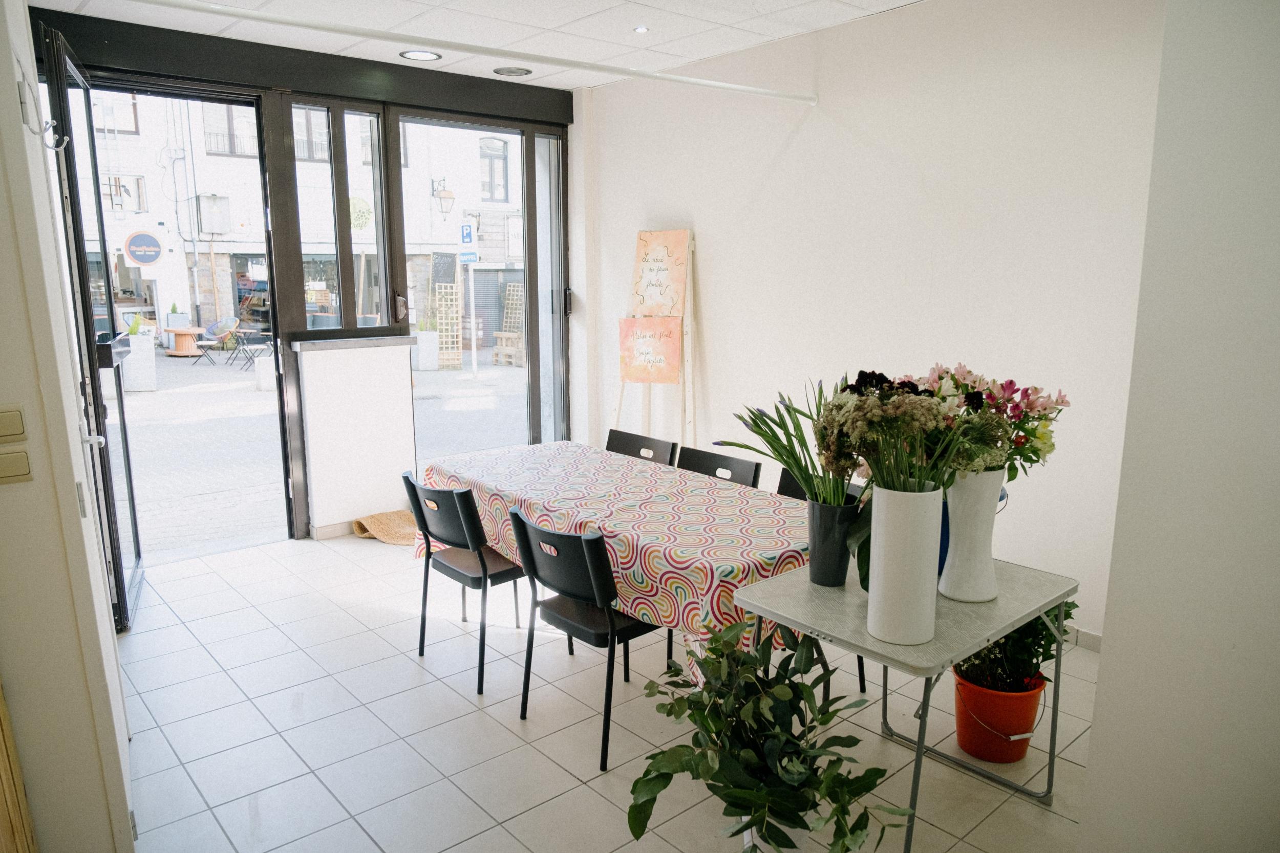 Wecandoo - Réalisez votre couronne de fleurs séchées de saison avec Evelyne - Image n°10
