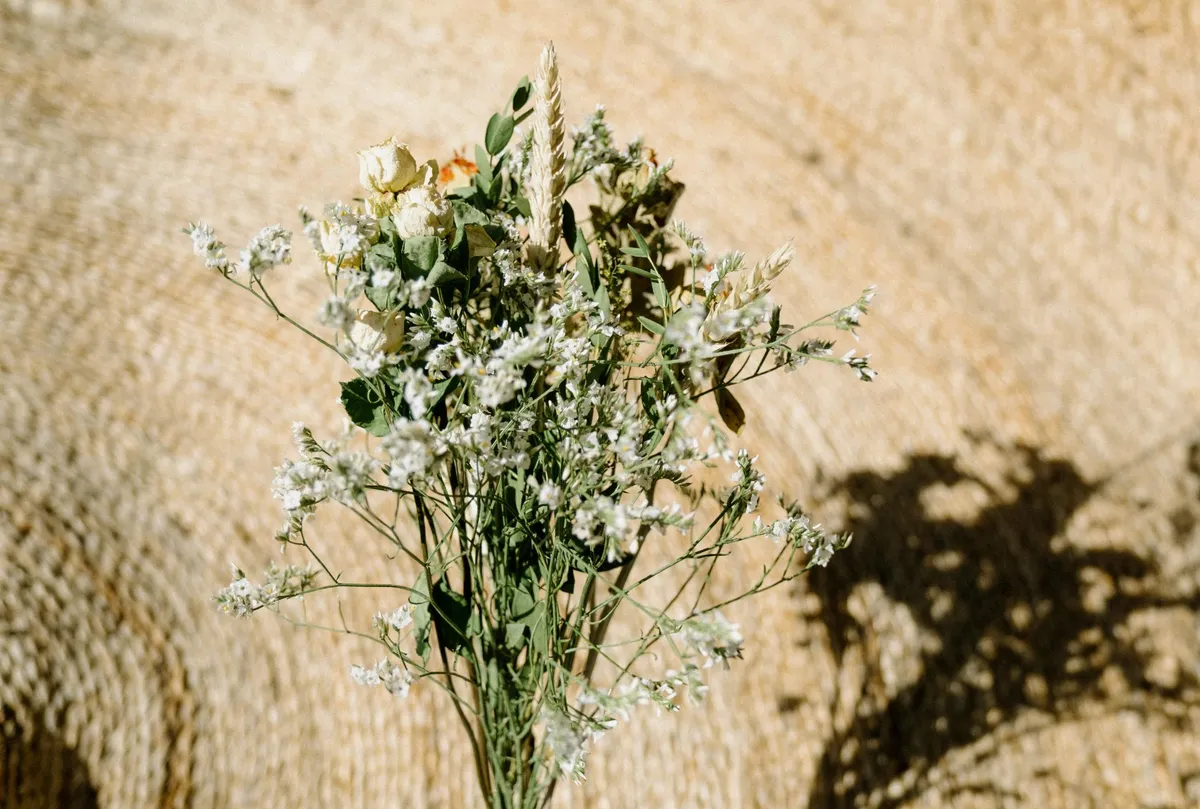 Composez votre création unique de fleurs séchées