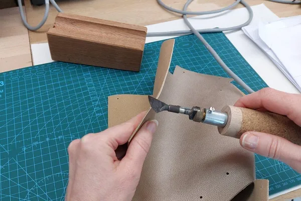 Réalisez votre sac en cuir personnalisé avec Laëtitia - Image n°2 - Wecandoo