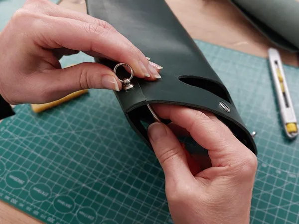 Réalisez votre sac en cuir personnalisé avec Laëtitia - Image n°4 - Wecandoo