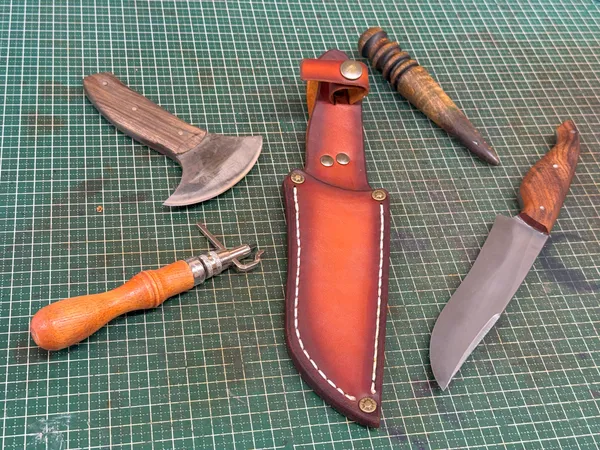 Réalisez un étui en cuir pour votre couteau avec Julien - Image n°1 - Wecandoo