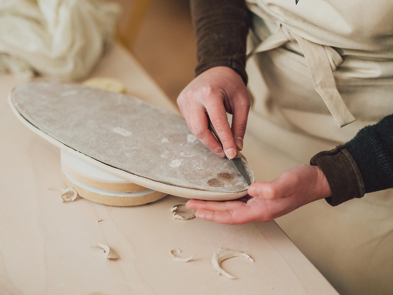 Découvrez le modelage et le décor sur céramique