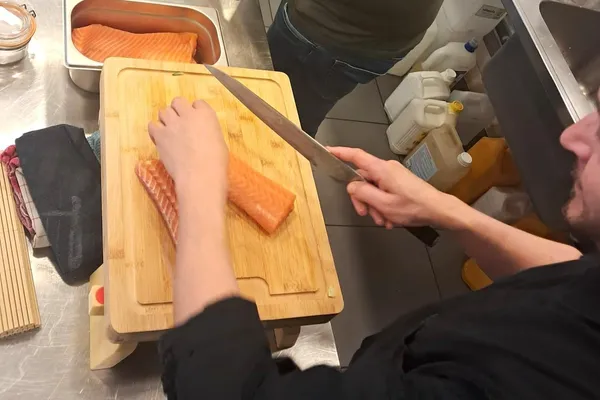 Rassemblez votre équipe et réalisez de savoureux sushis avec Jean-Baptiste - Image n°3 - Wecandoo