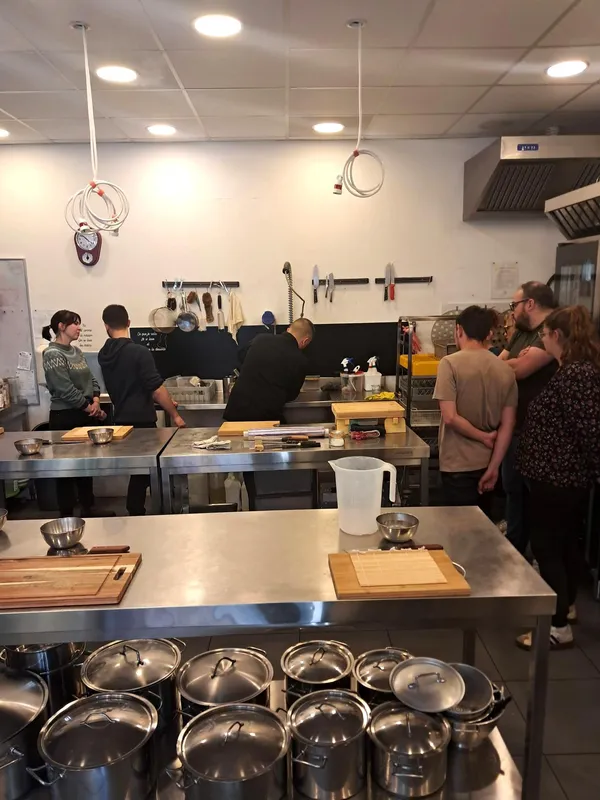 Rassemblez votre équipe et réalisez de savoureux sushis avec Jean-Baptiste - Image n°5 - Wecandoo