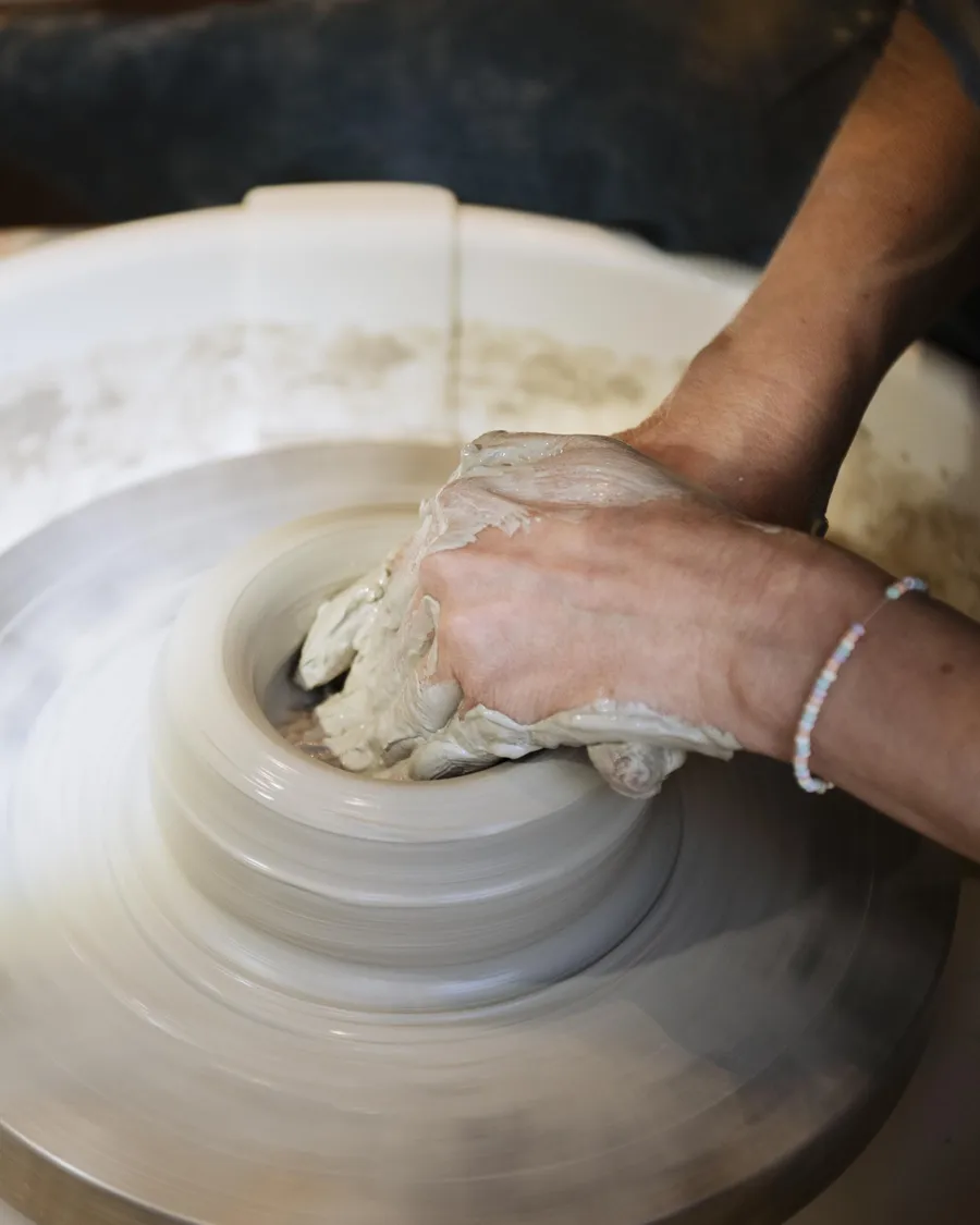 Initiez-vous au tour du potier avec Élodie - Image n°1 - Wecandoo