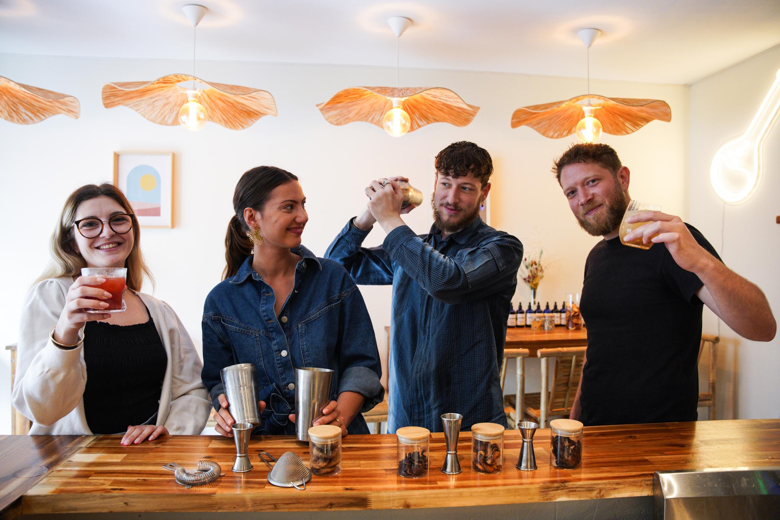 Wecandoo - Initiez-vous à la distillation et à la mixologie avec Caroline et Hadrien - Image n°3