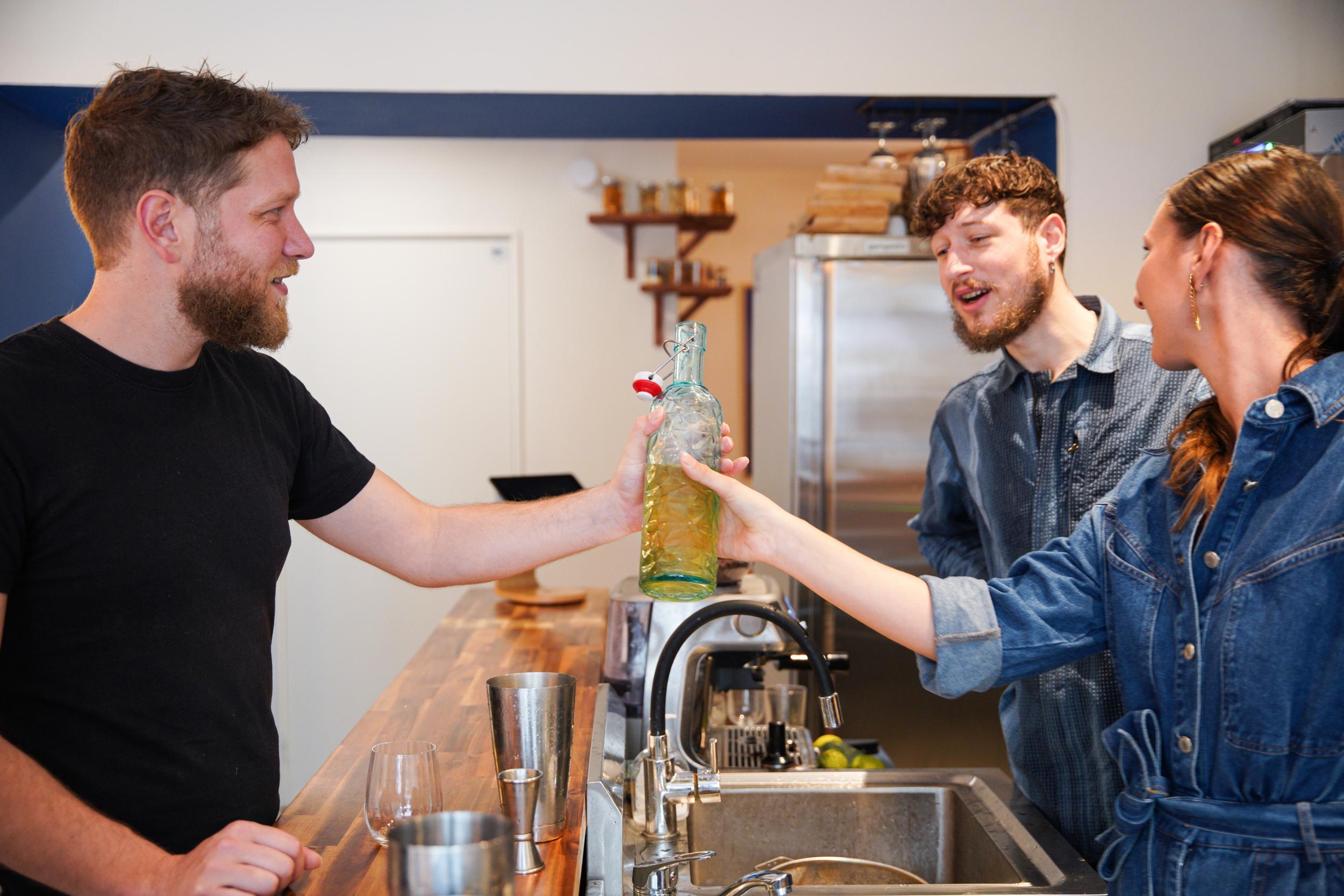 Wecandoo - Initiez-vous à la distillation et à la mixologie avec Caroline et Hadrien - Image n°9