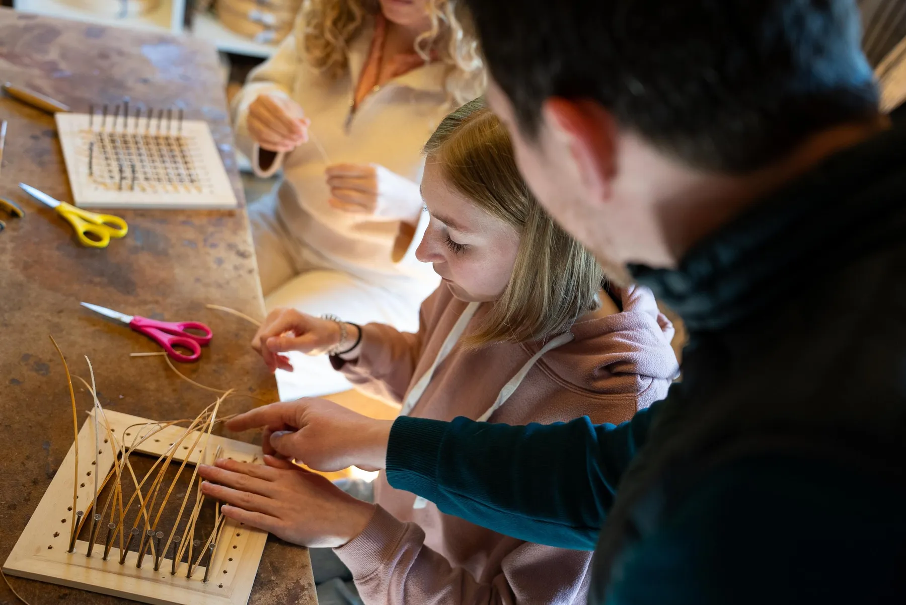 Découvrez le cannage en duo avec votre enfant - Image n°4 - Wecandoo