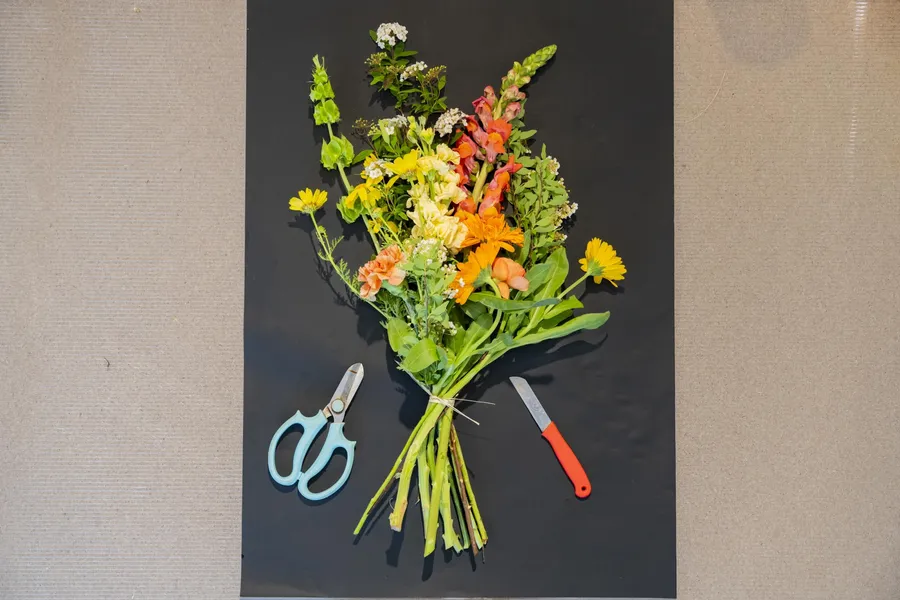 Réalisez votre incroyable bouquet de fleurs locales et de saison avec Capucine et Harmony - Image n°1 - Wecandoo