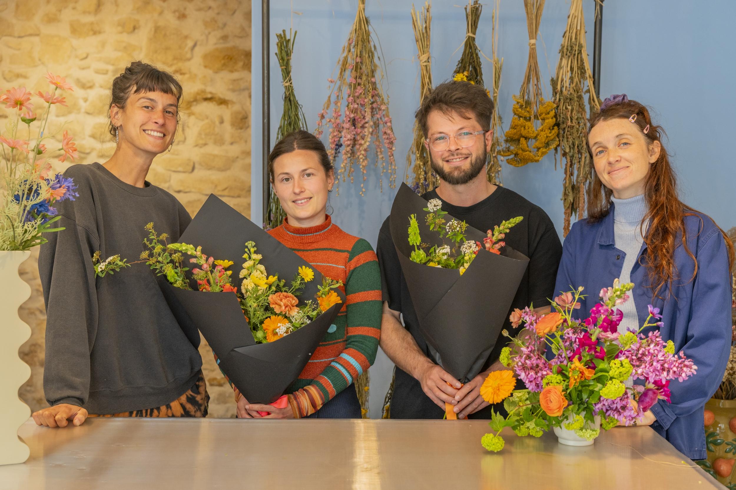 Wecandoo - Réalisez votre incroyable bouquet de fleurs locales et de saison avec Capucine et Harmony - Image n°5