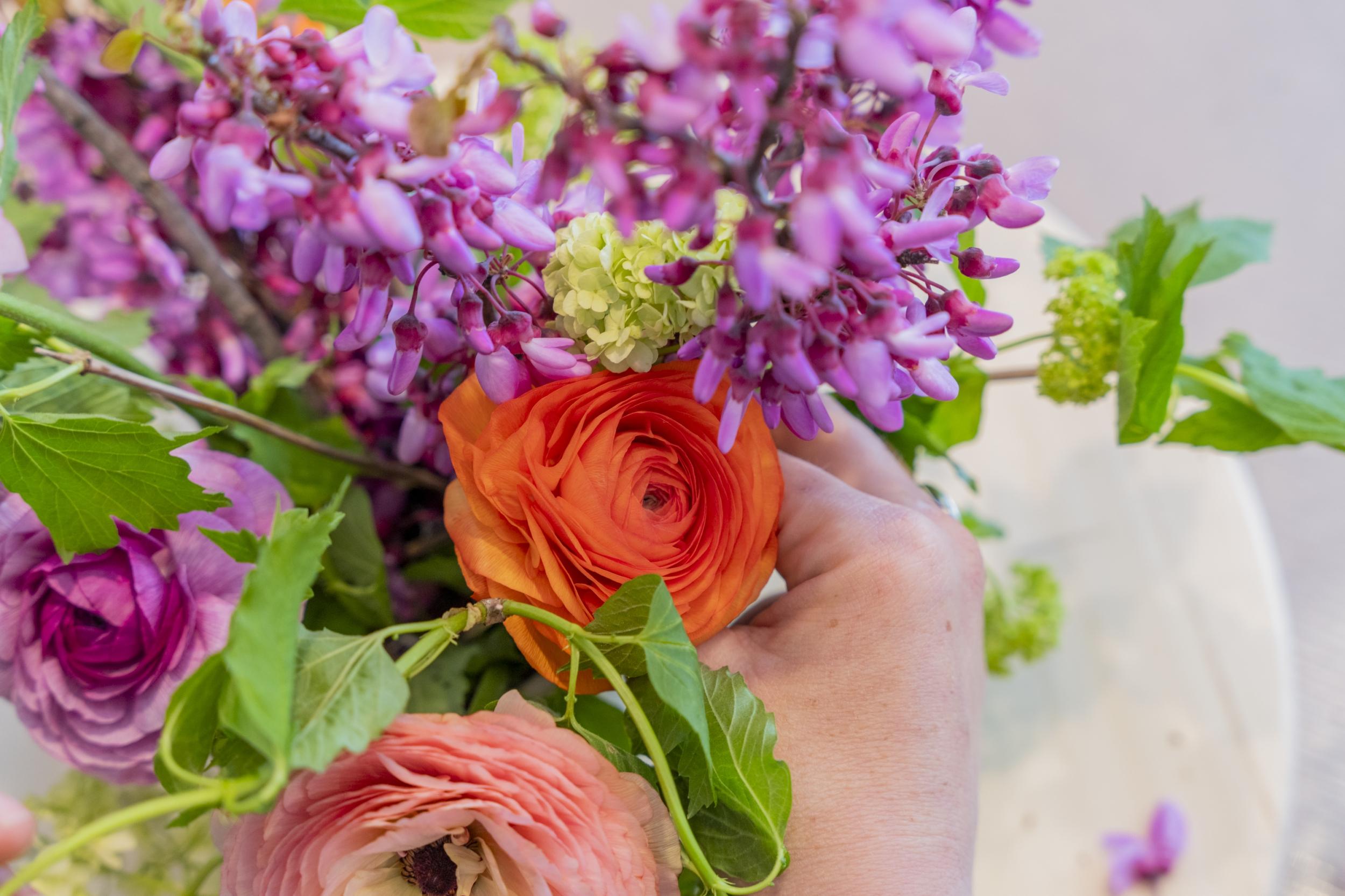 Wecandoo - Réalisez votre incroyable bouquet de fleurs locales et de saison avec Capucine et Harmony - Image n°3