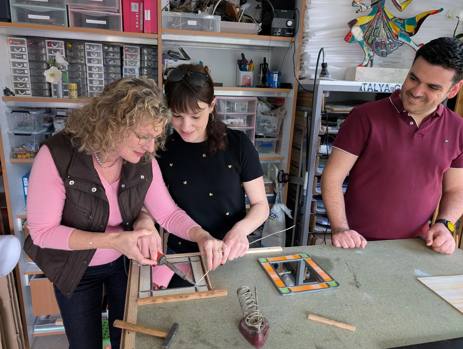 Initiez-vous au vitrail traditionnel avec Brigitte - Image n°2 - Wecandoo