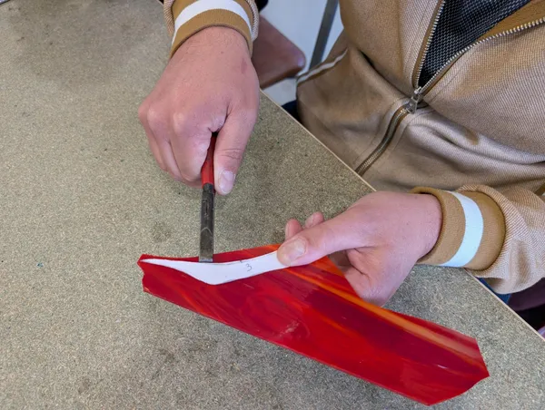 Réalisez votre miroir en vitrail Tiffany avec Brigitte - Afbeelding nr. 2 - Wecandoo