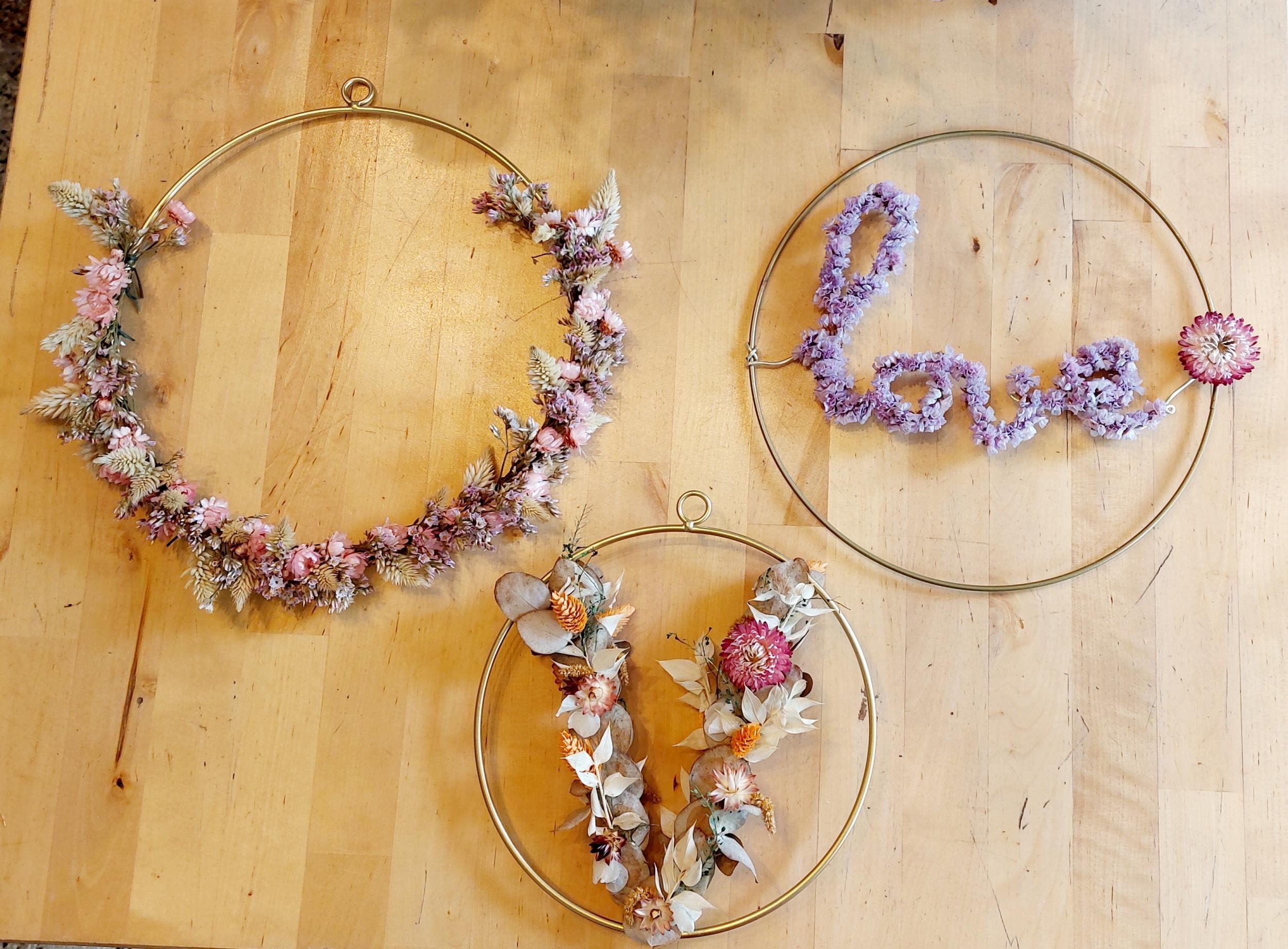 Réalisez votre couronne florale murale