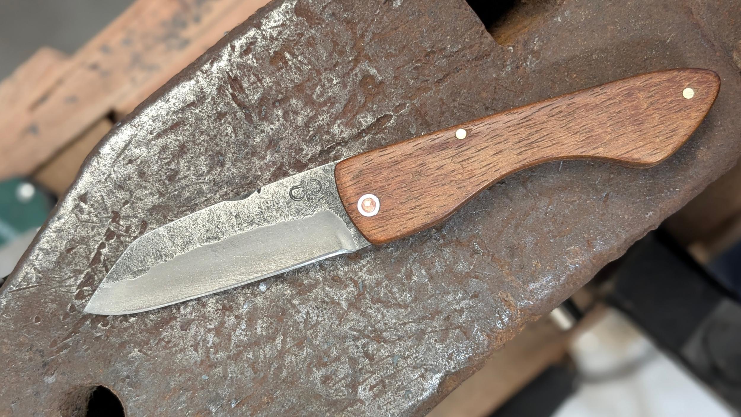 Réalisez un couteau pliant in Lyon